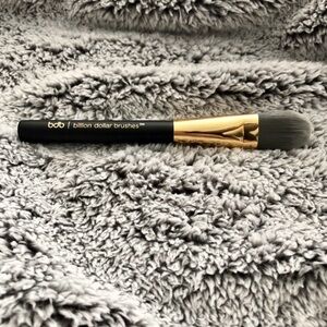 Billion Dollar Brushes Black & Gold Foundation Brush - Smooth Blending